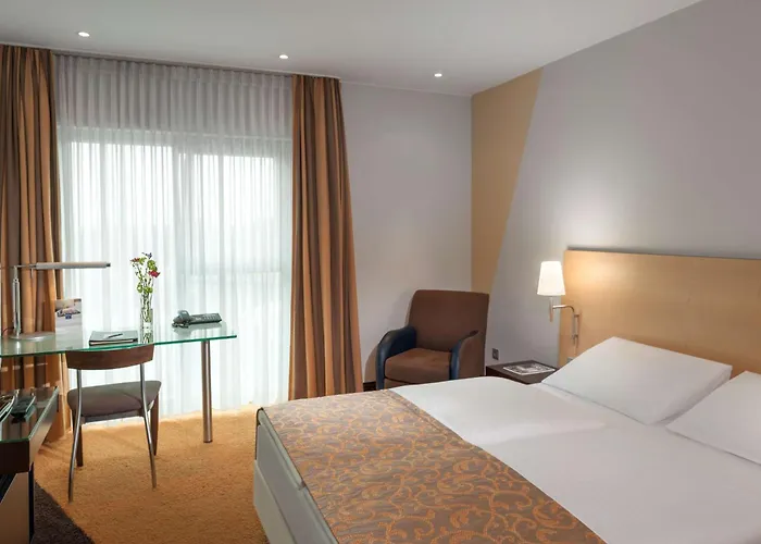 Dorint An Der Messe Hotell 4*